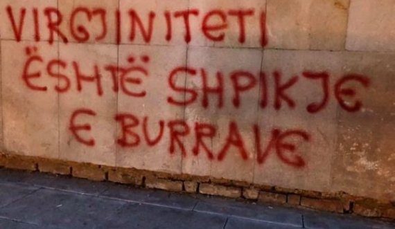 “Virgjiniteti është shpikje e burrave”, “Dhunuesit e grave n’burg” – dënohen aktivistët e grafiteve në Mitrovicë