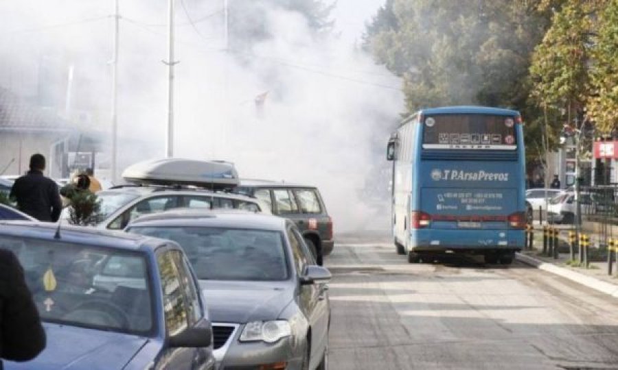 Policia njofton se katër vetura u dëmtuan dje në veri, në një prej tyre ishin dy shtetas të huaj