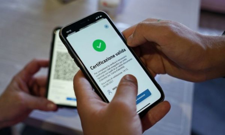 Pasaporta e gjelbër me detyrim/ Italia në ankth për 15 tetorin, paralajmërohen greva e protesta