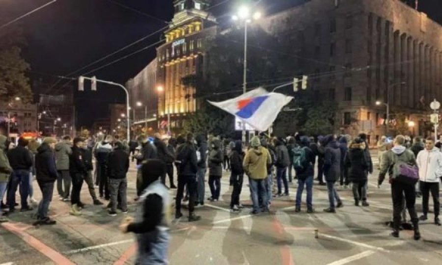 Serbët paralajmërojnë protestë para ambasadës së ShBA-së në Beograd