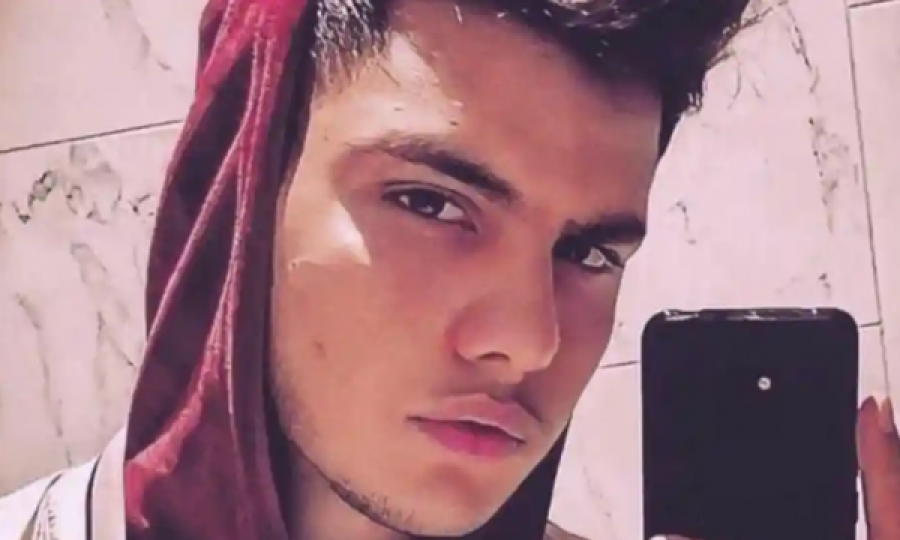 Adoleshenti refugjat afgan theret për vdekje në sy të nxënësve në Londër