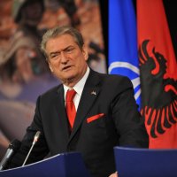 Ish-kryeministri Berisha shpall kandidaturën për kryetar të PD
