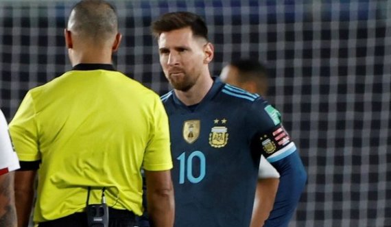 Messi e akuzon gjyqtarin: “Ai e bën me qëllim”
