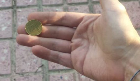Keni gjetur ndonjëherë monedha në rrugë? Ky është kuptimi 
