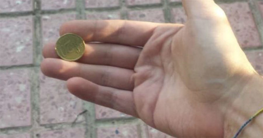 Keni gjetur ndonjëherë monedha në rrugë? Ky është kuptimi 