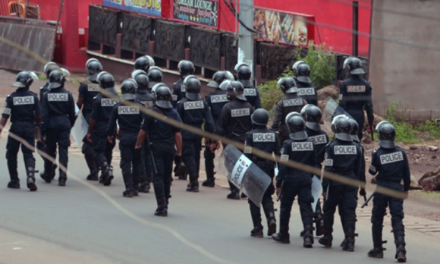 Në shtetin afrikan turma mbyt policin që vrau një vajzë 5-vjeçare