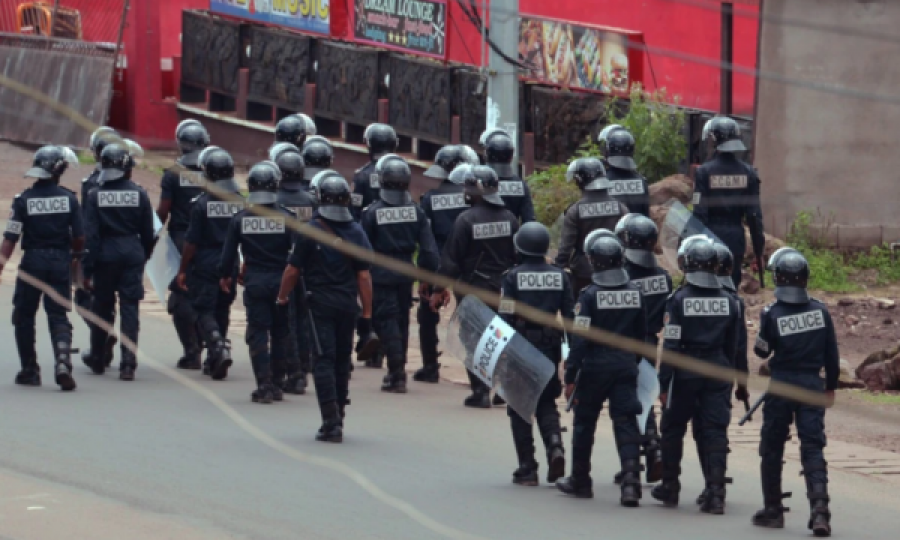 Në shtetin afrikan turma mbyt policin që vrau një vajzë 5-vjeçare 