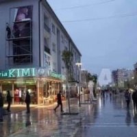 Rikthehet fotografia e Ibrahim Rugovës në Podujevë