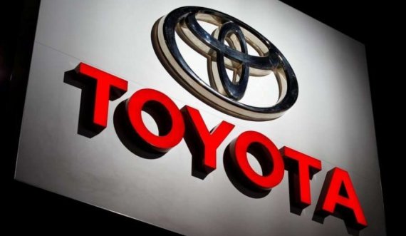 Toyota tërheq 2700 makina të reja për këtë arsye të çuditshme