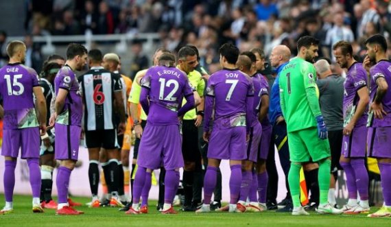  Ndeshja Newcastle – Tottenham u ndërpre përkohësisht për shkak të një emergjence mjekësore 