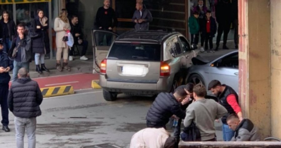 Aksident te 'Kurrizi', 3 persona bëhen për spital në Prishtinë