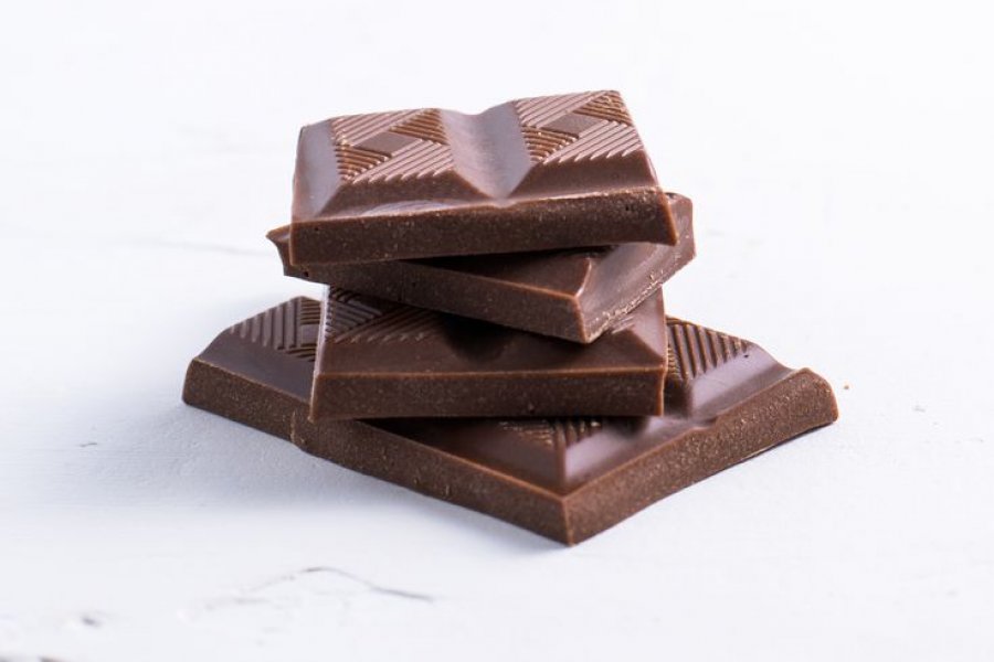 Çokollata e zezë zvogëlon problemet e zemrës, presionin e gjakut dhe sheqerin në gjak