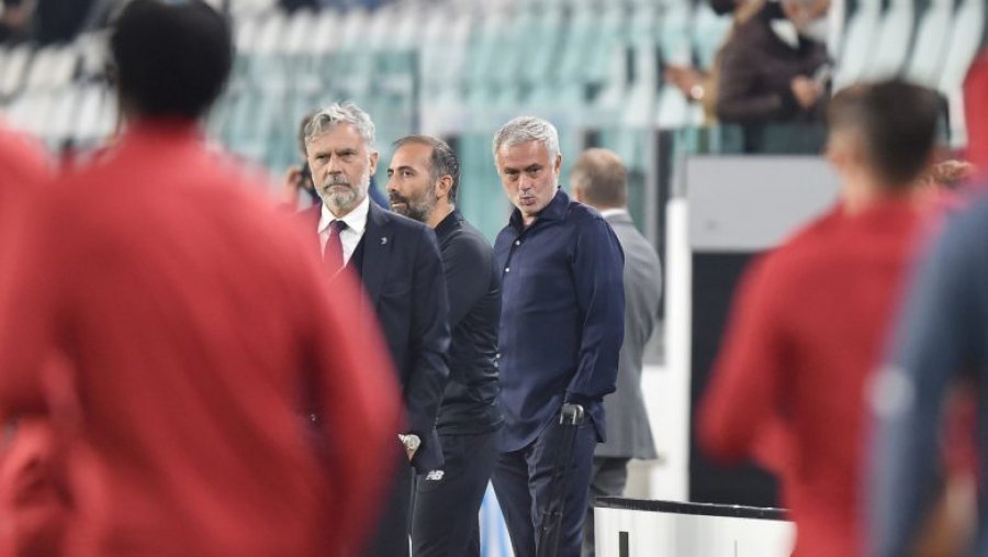 Mourinho si gjithmonë provokon tifozët e Juventusit, gjesti i portugezit bëhet viral