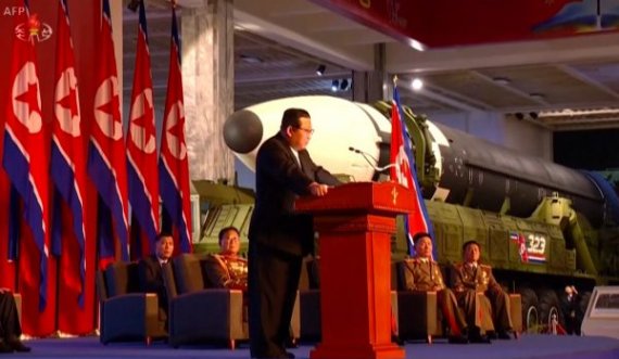 Koreja e Veriut teston lëshimin e një rakete balistike nga një nëndetëse