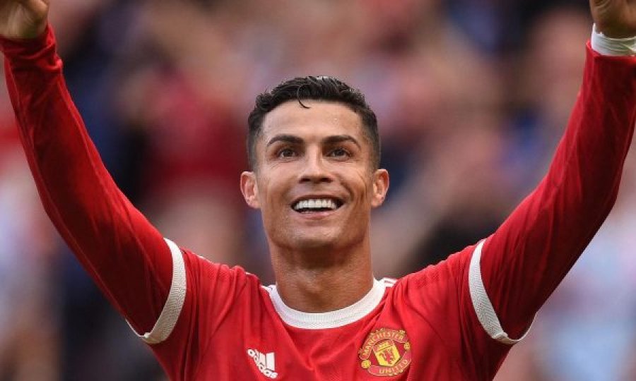 Cristiano Ronaldo kërkon nga këngëtari i njohur që të këndoj në ditëlindjen e tij