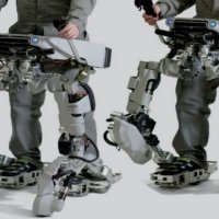 “Kostumi” robotik që shndërrohet në një skuter të motorizuar