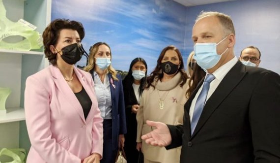 Jahjaga kërkon nga gratë që të bëjnë kontrolle sistematike për kancerin e gjirit