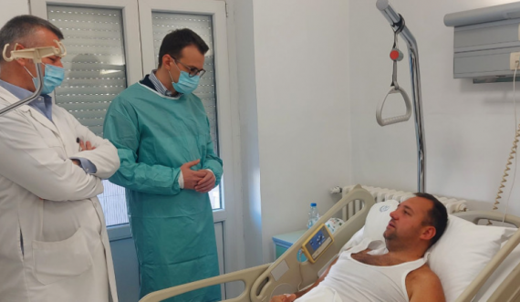 Flet Sreqkoja, i plagosuri nga Veriu pas vizitës së Petkoviqit në spital