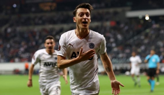 Pasi u përjashtua nga Fenerbahce, reagon Ozil