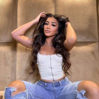 Melinda Ademi përmes pozave joshëse paralajmëron projektin e ri