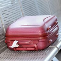 A e dini se ku shkojnë dhe si ruhen valixhet e humbura në aeroport