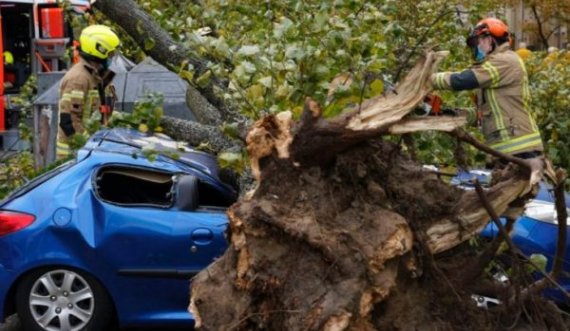 Erërat e furishme përfshijnë Evropën perëndimore, paralajmërohen stuhi të tjera