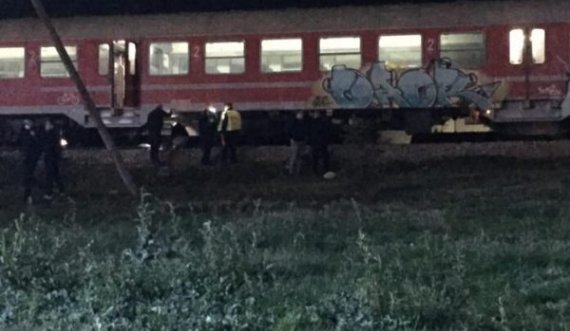 Treni shkel për vdekje një person në Pejë, viktima ishte shtrirë në shina