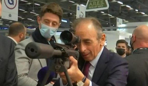 Analisti francez drejton snajperin nga gazetarët: Është shaka