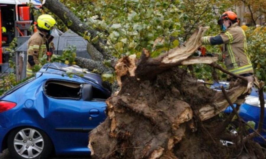 Erërat e furishme përfshijnë Evropën perëndimore, paralajmërohen stuhi të tjera