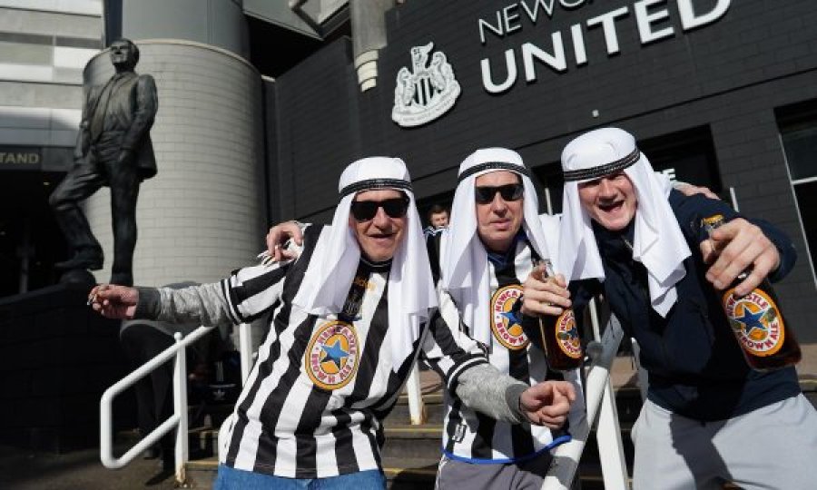 Newcastle iu kërkon tifozëve të mos veshin rroba tradicionale arabe në stadium