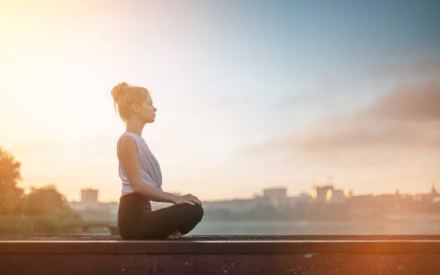 Mos e nënvlerëso meditimin, mund të jetë shpëtimtari yt kundër stresit