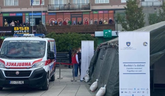 Nis vaksinimi në sheshin “Zahir Pajaziti” në Prishtinë