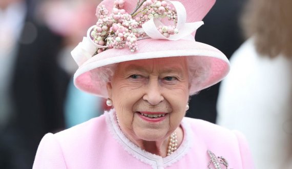 Mbretëresha Elizabeth II kaloi një natë në spital