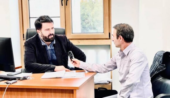 Ekipi i Radiotelevizionit shqiptar vizitoi sot drejtorin e ansamblit Shkodran Tolaj 