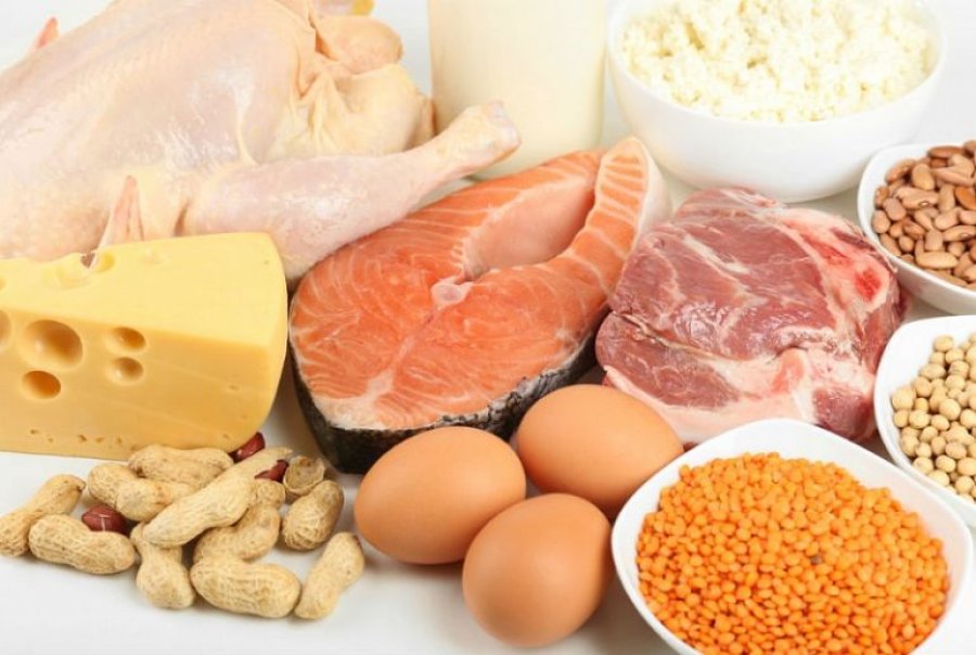Ngrënia e proteinave për mëngjes mund të jetë çelësi për humbjen e peshë