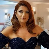 Larg nga fustanet elegantë, ja si duket në përditshmëri Edona