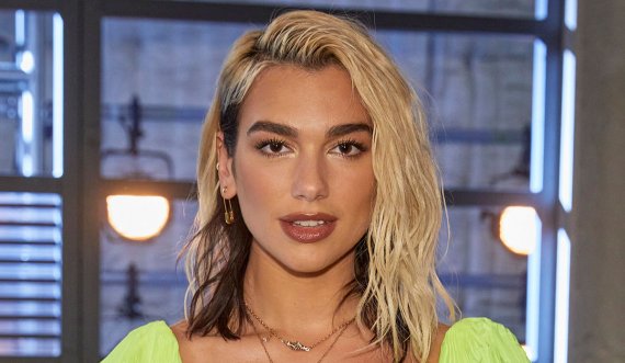 Dua Lipa duket tejet joshëse në daljen e saj pa makijazh