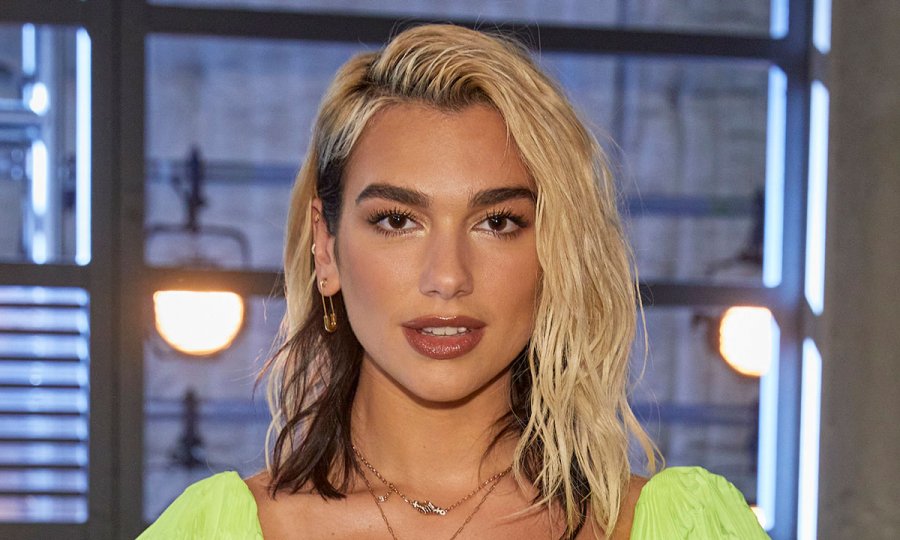 Dua Lipa duket tejet joshëse në daljen e saj pa makijazh