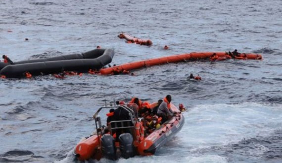 Mediat italiane: 128 emigrantë në rrezik mbytje në Mesdhe