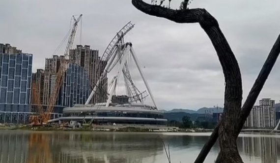 Panik në Kinë, shembet karuseli gjigant panoramik