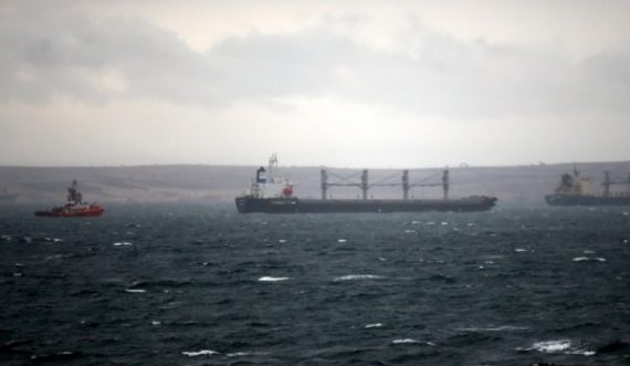 Përplasen 2 anije në Detin Marmara në Turqi