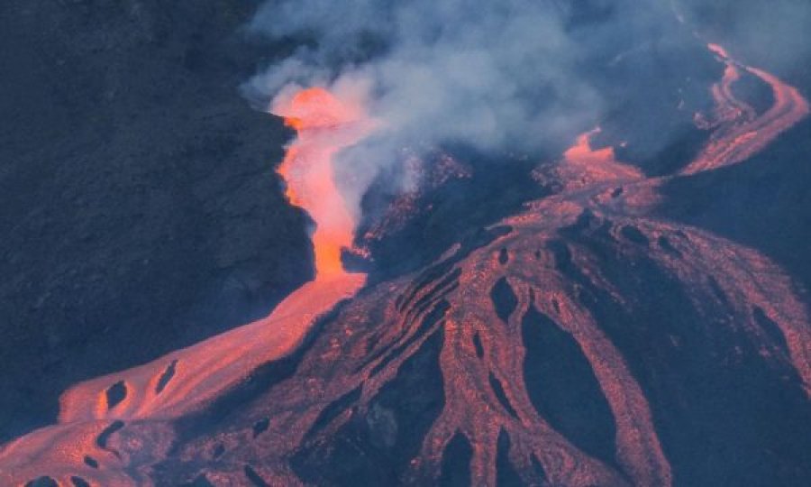 Vullkani La Palma që 40 ditë aktiv, edhe 80 tërmete regjistrohen në 24 orët e fundit
