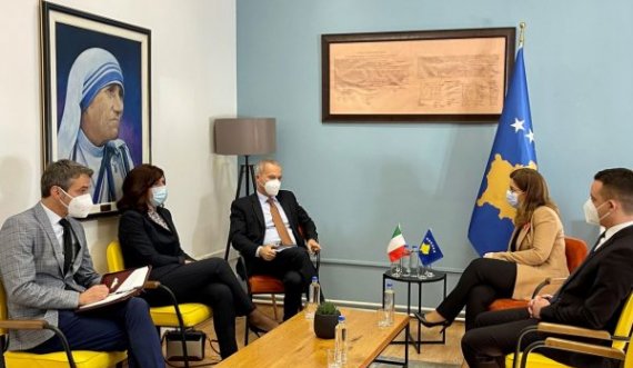 U.d ministrja e Shëndetësisë diskuton me Ambasadorin e Italisë për pandeminë