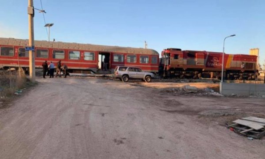 Treni del nga binarët në Fushë Kosovë