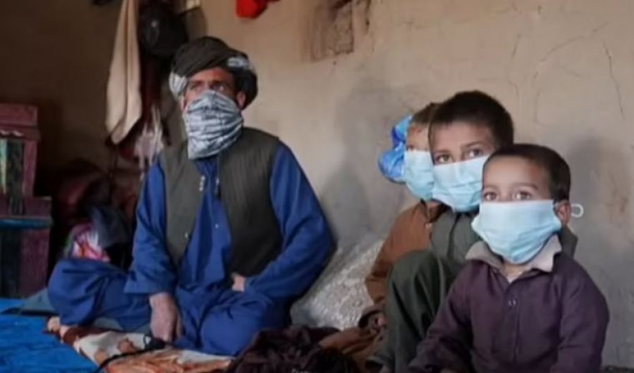 Familja afgane e shet të bijën për 500 dollarë që t’i ushqejë fëmijët tjerë