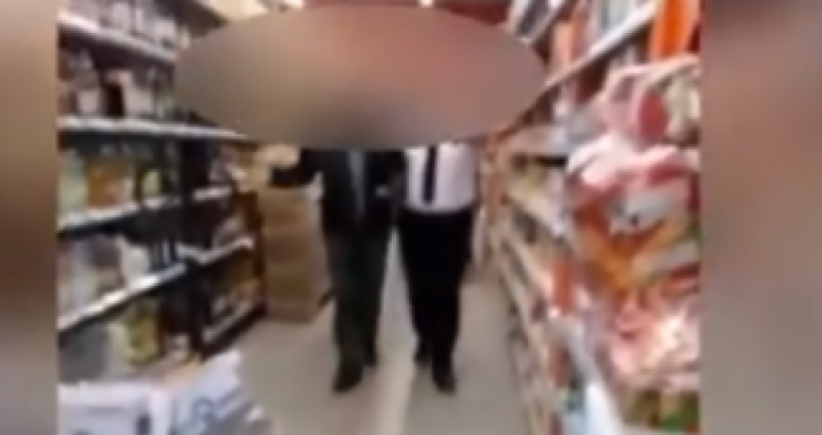 Pamje të reja: Burri që rrahu një grua në market, ofendon rëndë gratë tjera