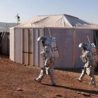 Këta astronautë në shkretëtirë simulojnë jetën në Mars