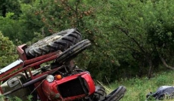 U rrotullua me traktor, vdes një person në Gjilan