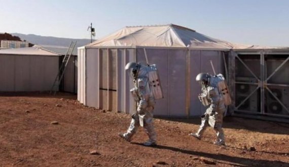 Këta astronautë në shkretëtirë simulojnë jetën në Mars