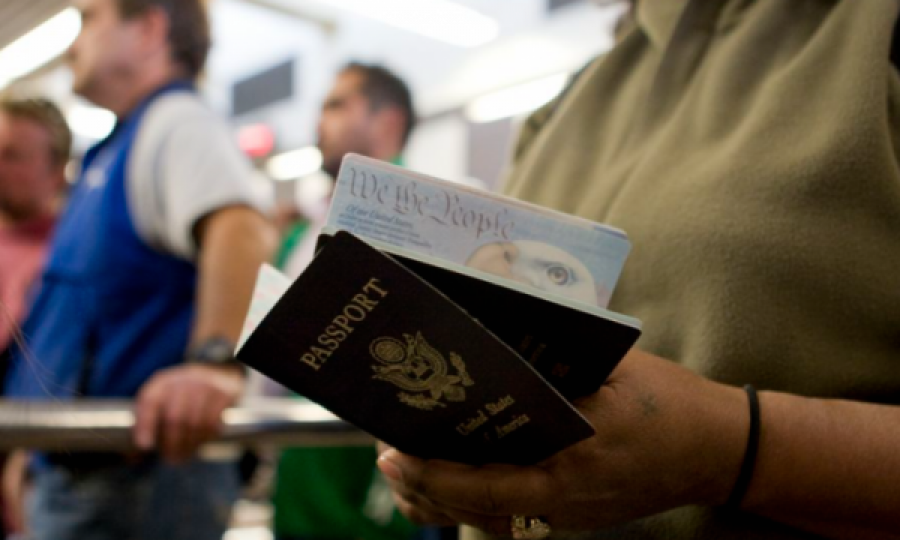 Lëshohet pasaporta e parë me gjini asnjanëse